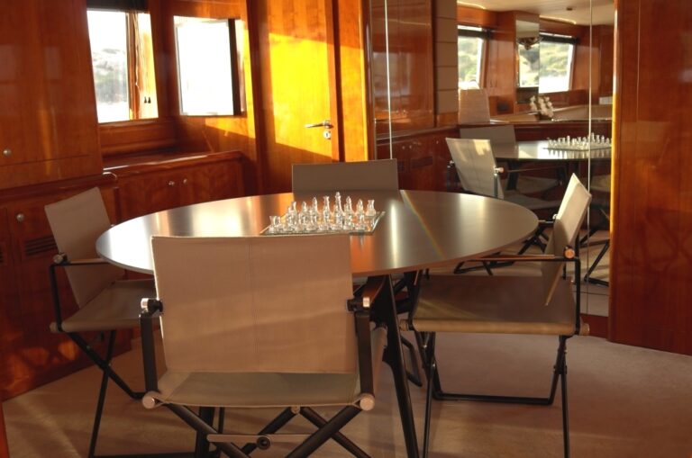 MY MOONRAKER - Formal dining