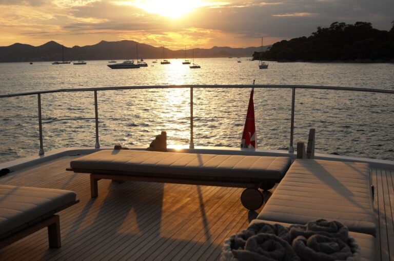 MY MOONRAKER - Sunset on sundeck