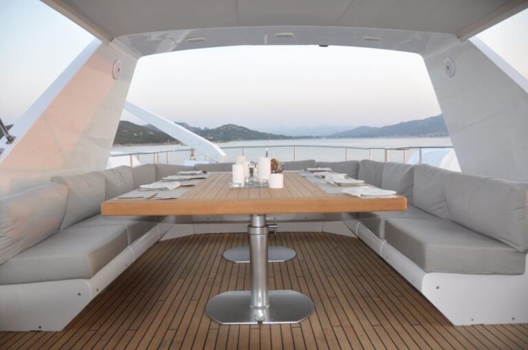 MY MOONRAKER - Upper deck dining