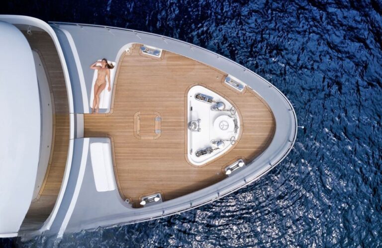 Foredeck Relaxation Area