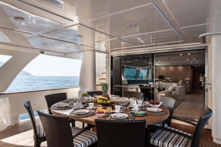 Main deck aft dining