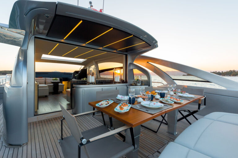 Flybridge Dining