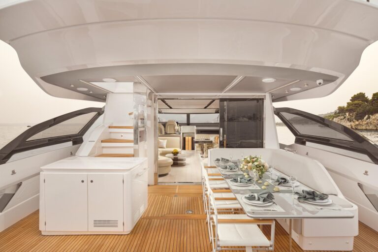 Main Deck Dining