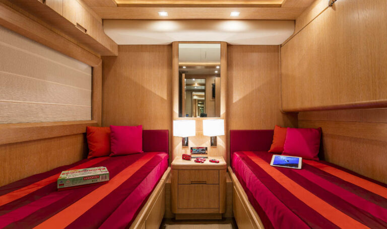MY MYTHOS - Twin cabin 2