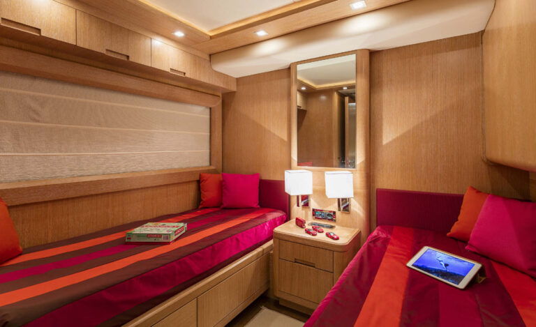 MY MYTHOS - Twin cabin