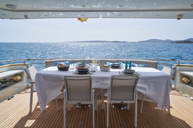 Main Deck Aft Dining