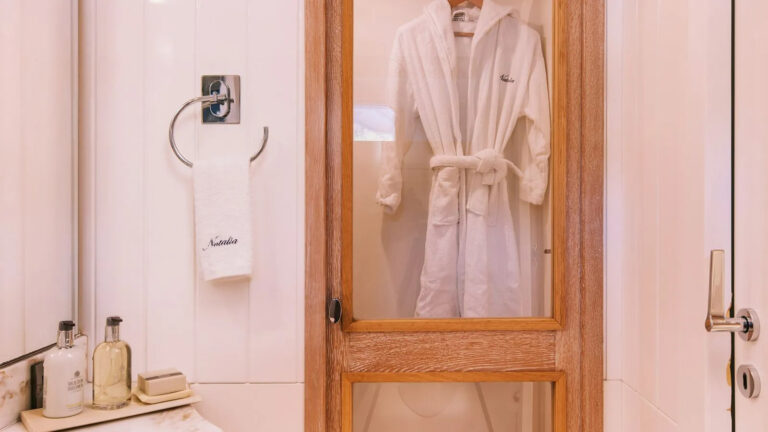Twin Bathroom