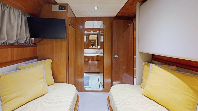 Twin suite