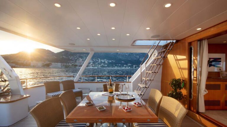 Main Deck Aft Dining