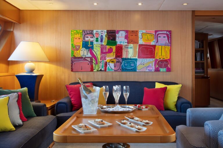 Main Salon Lounge