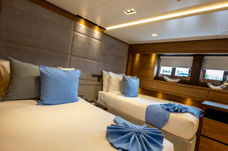 Twin suite