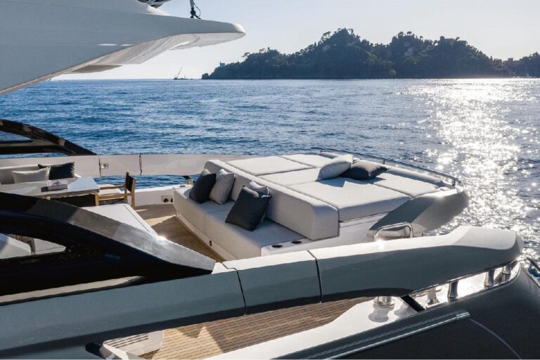 Aft Deck Sunbathing Area