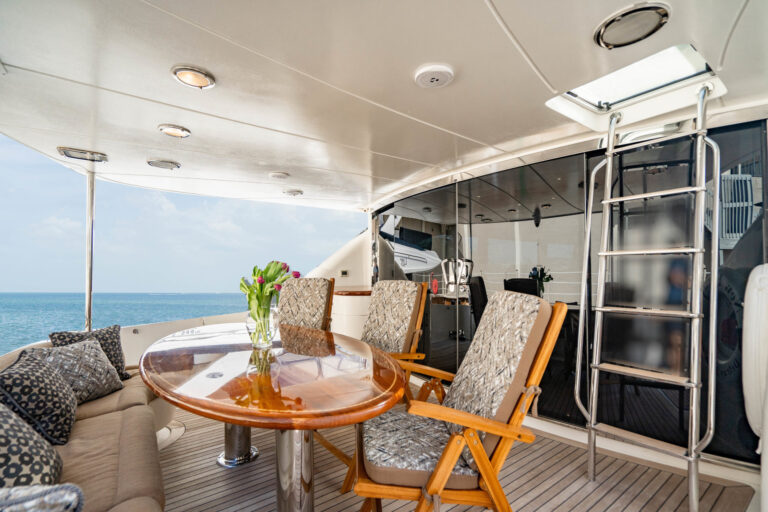 Aft deck dining