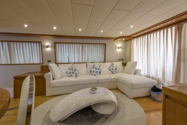 Main Salon Lounge