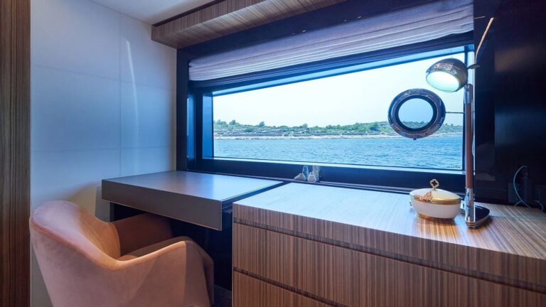 Master Cabin - Desk