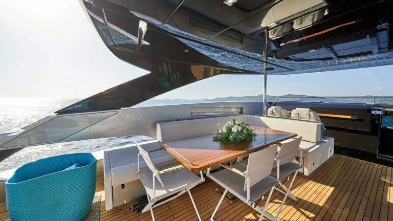 Flybridge Dining Area