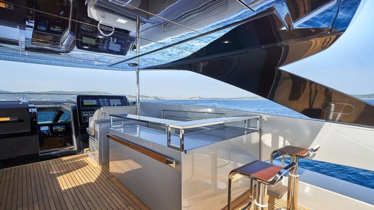 Flybridge Bar