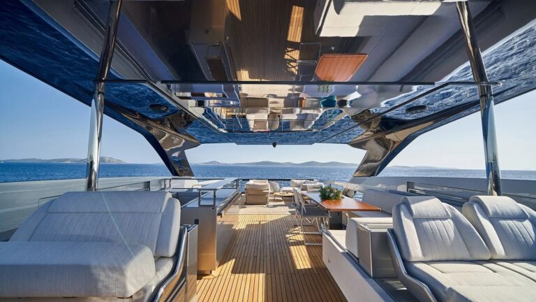 Flybridge Sunbathing Area