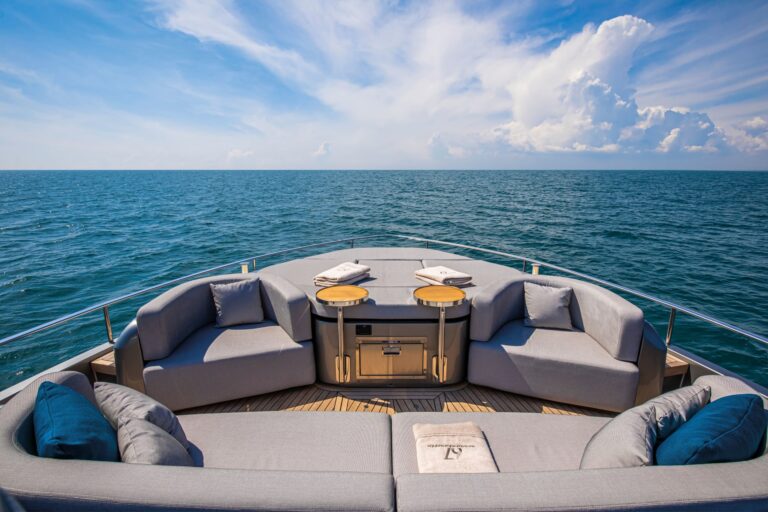 Foredeck Lounge