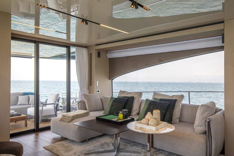 Main Salon Lounge