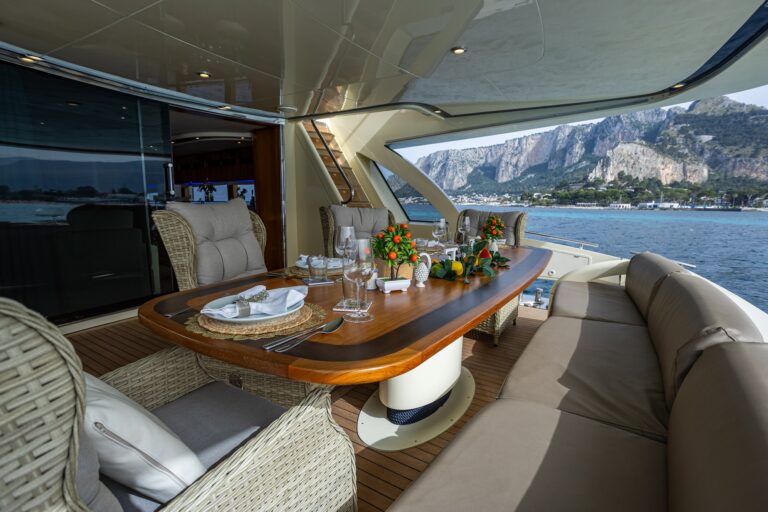 Main Deck Dining