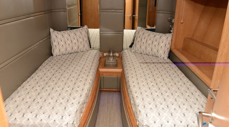 Well appointed twin cabin