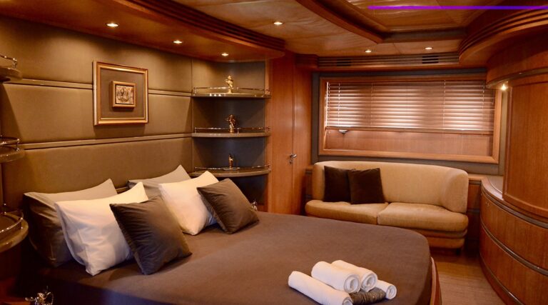 Full beam master cabin