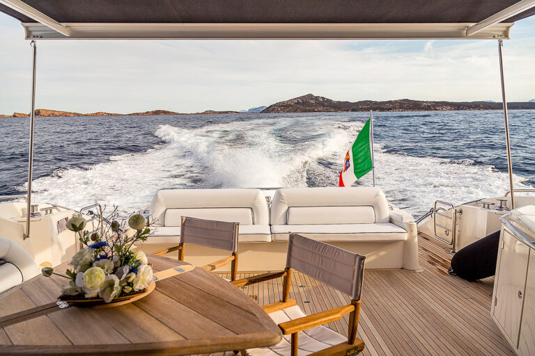 MY OCTAVIA - Aft deck