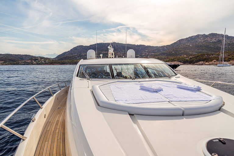 MY OCTAVIA - Foredeck