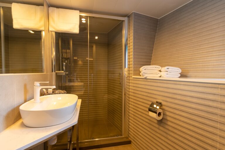 Ensuite Guest Cabin