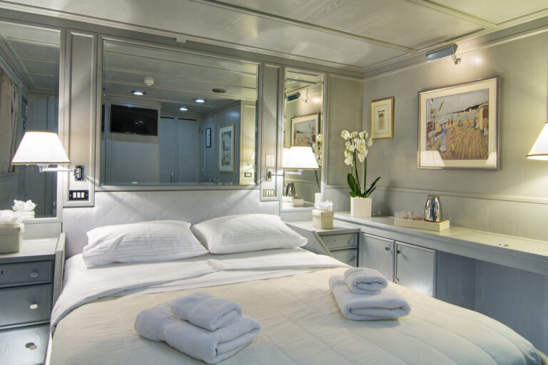 Double Cabin