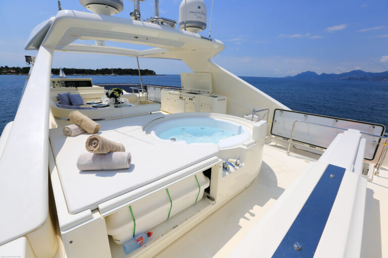 Sundeck Jacuzzi