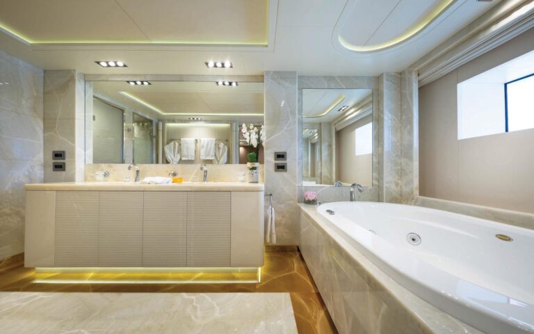 Guest Cabin - Bathroom