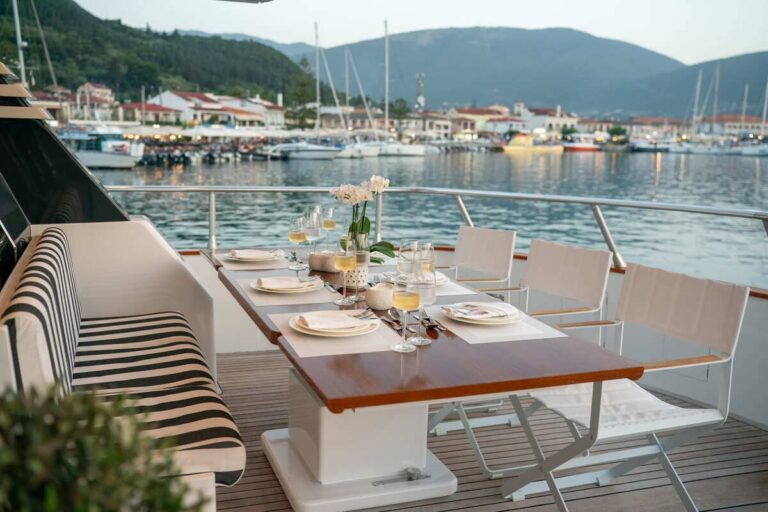 Main Deck Aft Dining