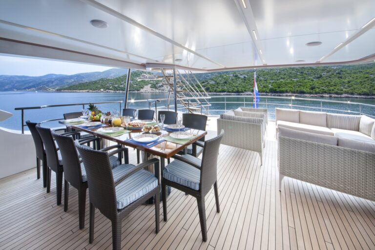 Upper Deck Dining Alfresco