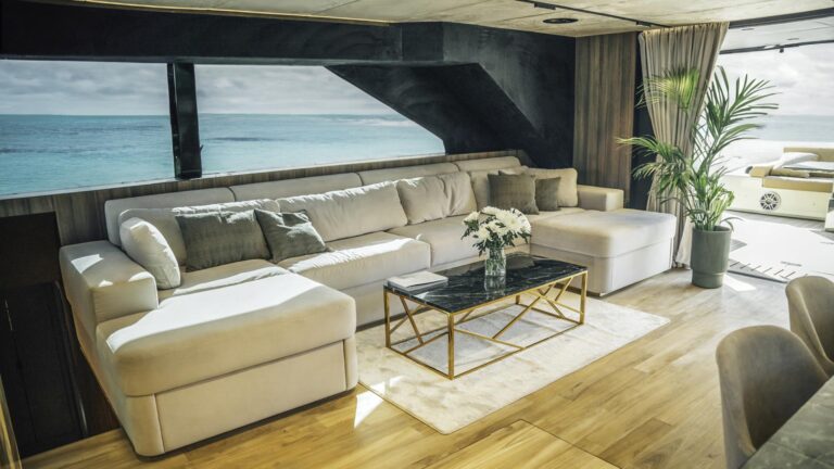Main Salon Lounge