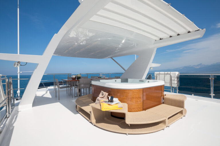MY PARADIS Yacht - Spa Pool