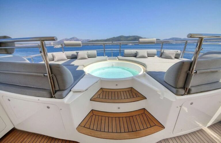 Exterior Sunbathing Area