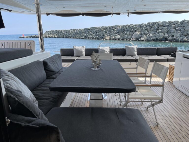 Aft deck dining