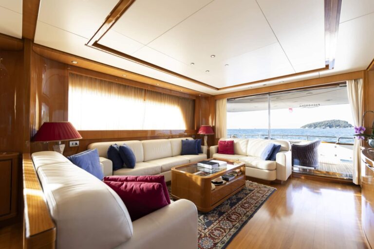 Main Salon Lounge