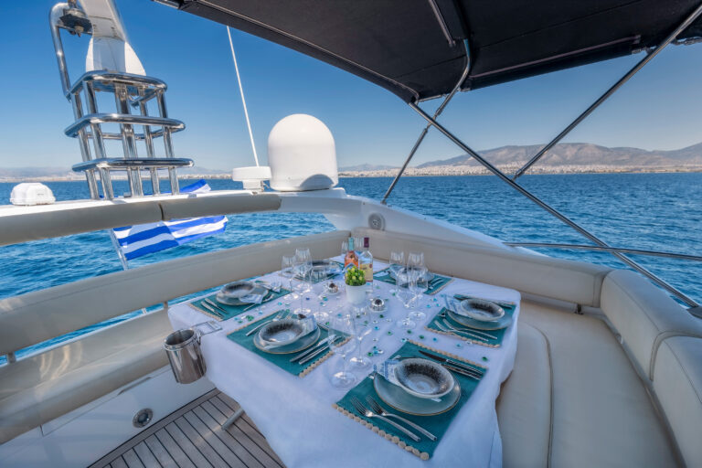 Flybridge Dining Set Up