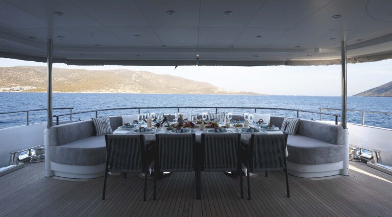 Main Deck Aft Dining