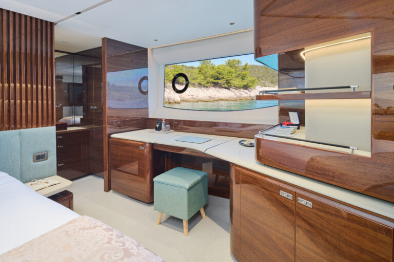 Master Cabin - Desk