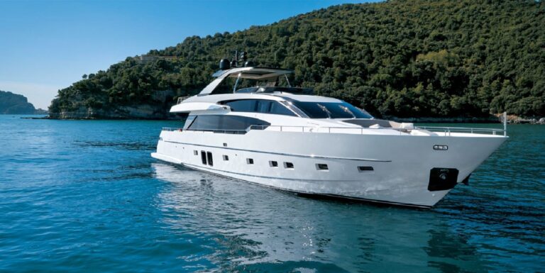 Luxury Yacht QUEEN MARTINA (sistership)