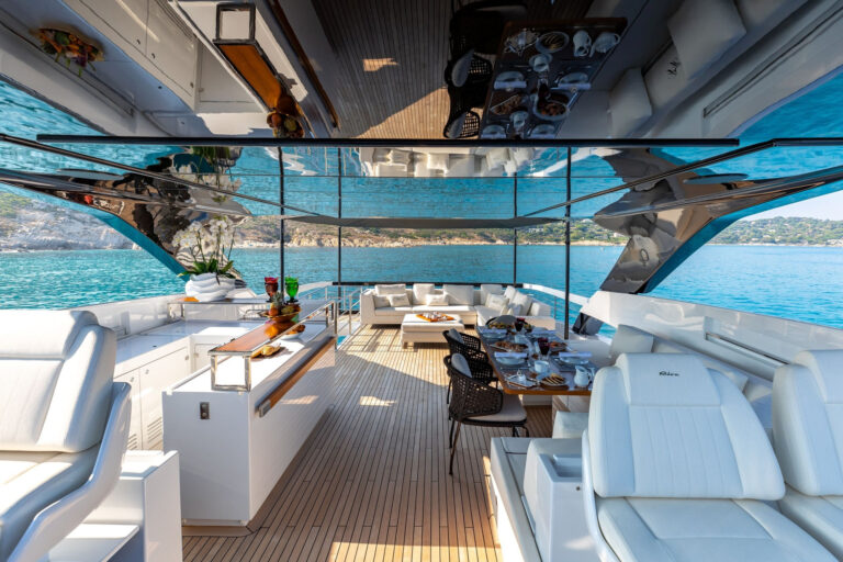 Flybridge Dining Alfresco