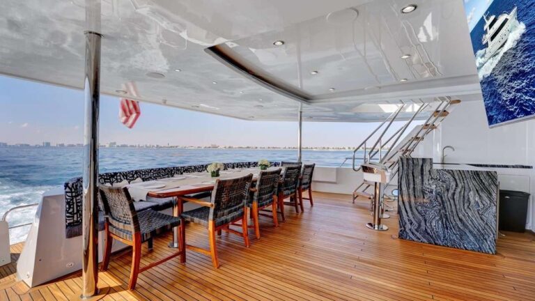 Aft Dining Area