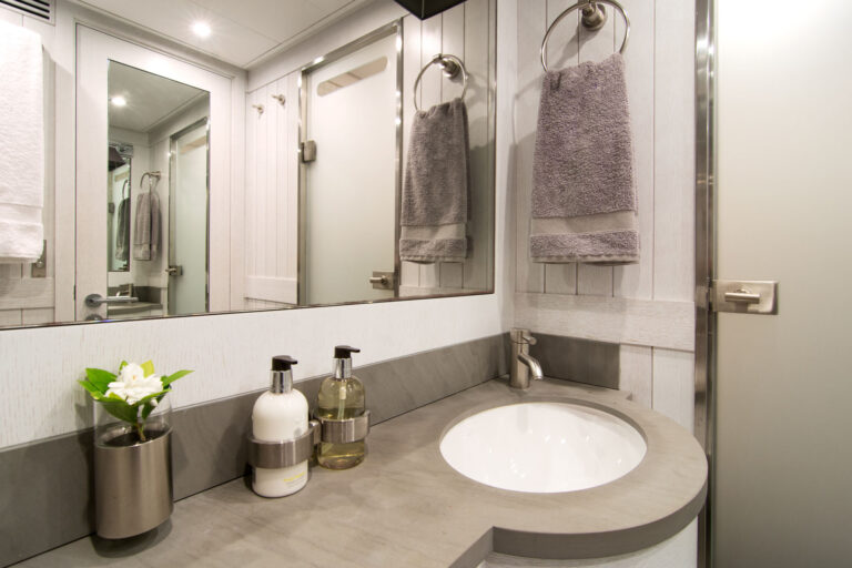 Twin Bathroom