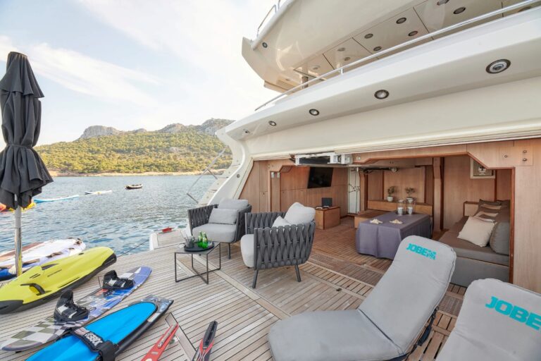 Beach Club With Swim Platform