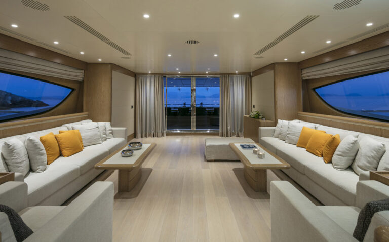 MY RINI V - Salon view aft