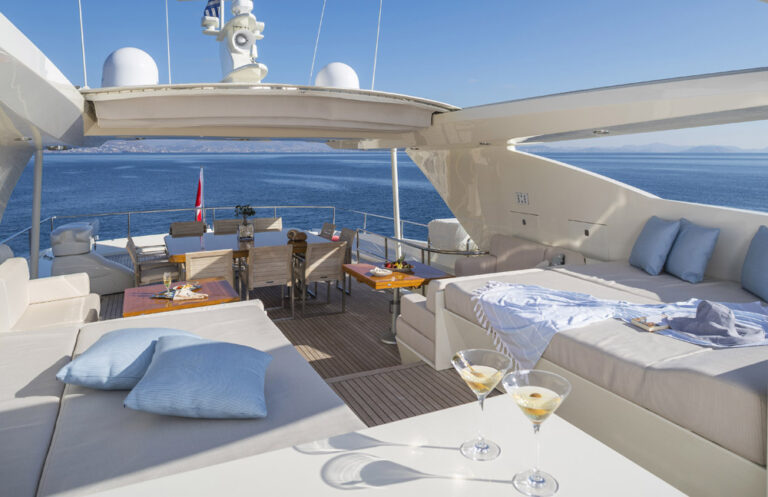 MY RINI V - Sundeck